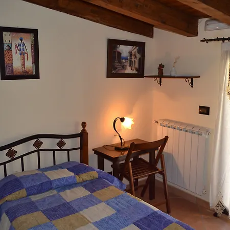 Couette-café Domus Antiqua 3*